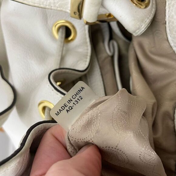 Michael Kors Large Camden drawstring in Optic White Shoulder Bag Tassels Gold Mk - Picture 11 of 12